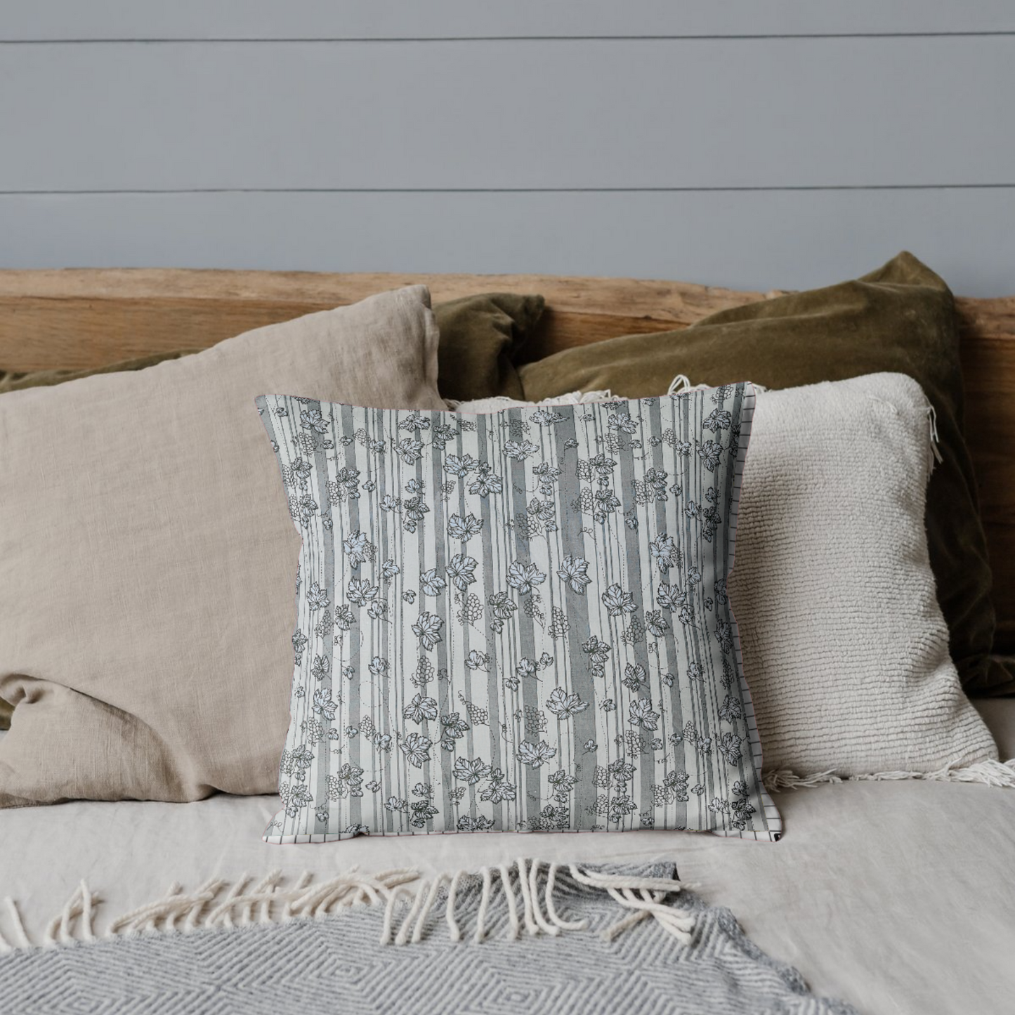 Entwine, Pillow