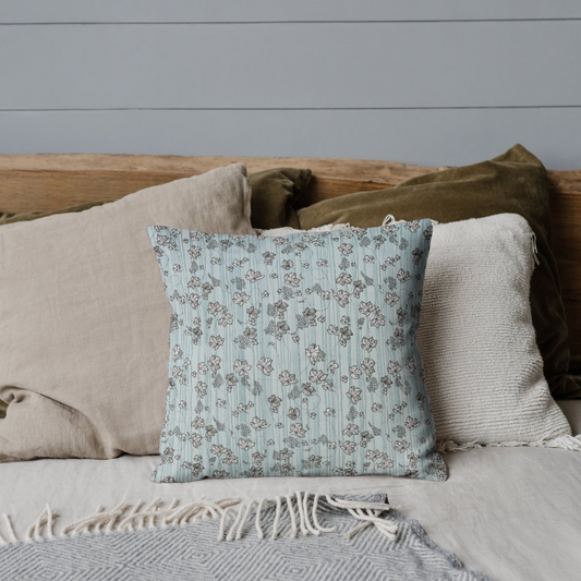 Entwine, Pillow